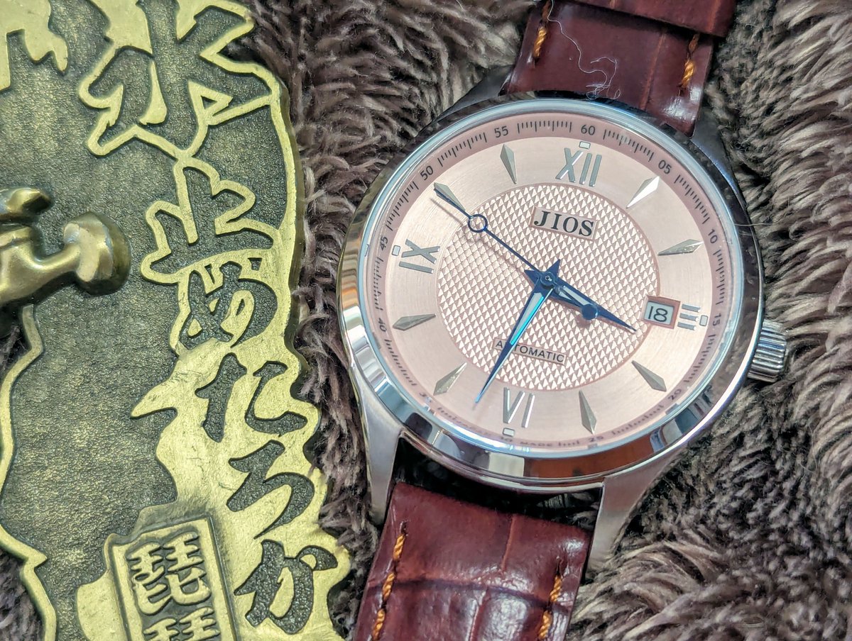 Meyui369's tweet photo. あしたは琵琶湖にいこうかな。

大学の時からの親友が送ってきた時計。
先日の御礼ってことなんだけど、なんだったかな（笑）
わたしはそういう事が多いのですね、覚えが悪いだけ���ろうけど。

だけどさすが親友、わたしのツボを解ってる🎵

#JIOS https://t.co/STZtAluQNI
