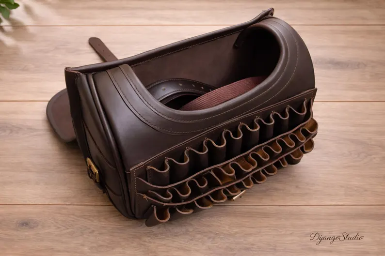 DJANGOENT's tweet image. Top Quality Cowhide Leather Cartridge Bag 🎯
Holds 100–150 shells with quick-access hinged design. Durable, practical &amp;amp; built for hunting, clay shooting &amp;amp; outdoor use. 
Shop now 👇
djangostudio.etsy.com/listing/103027…

#HuntingGear #Shotgun #OutdoorLife #LeatherCraft #EtsyFinds
