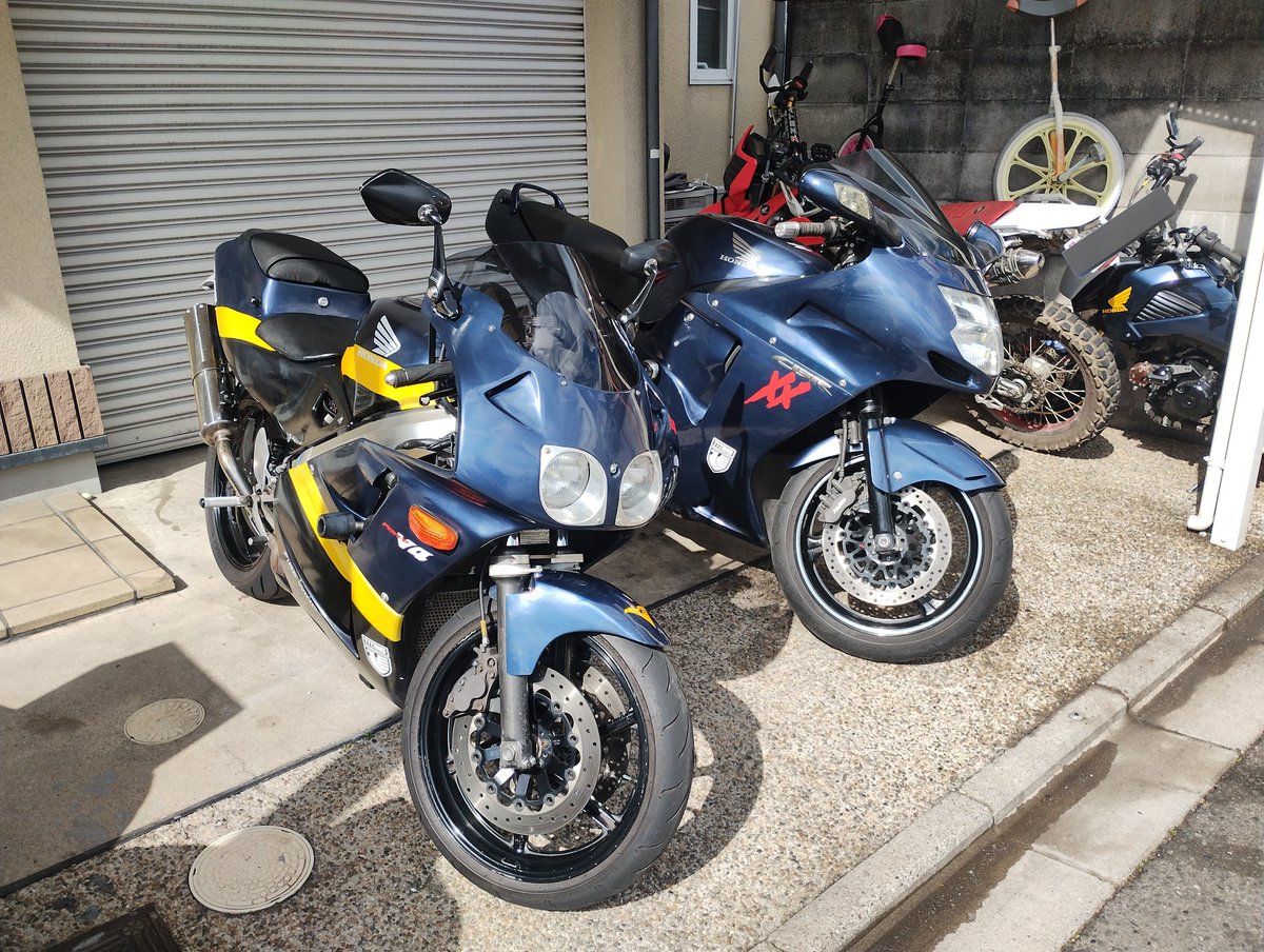 VFRとブラックバード

チェーンメンテして、洗車して、コーティング。

シーズンインの準備はバッチリ！！