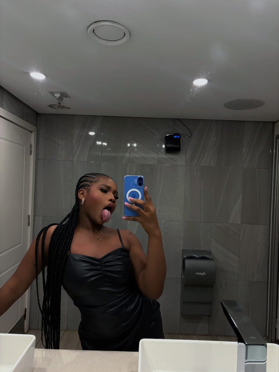 Qwin_Fabulous3's tweet image. Cheers 🥂to another year of being an absolute queen ❤️🙂‍↔️

𝗛𝗔𝗣𝗣𝗬 𝗕𝗜𝗥𝗧𝗛𝗗𝗔𝗬 𝗧𝗢 𝗠𝗘 !!! 🥂🥳