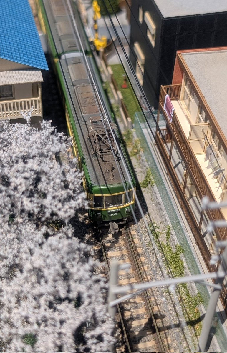 2021Mbf83102's tweet photo. 江ノ電と桜🌸 https://t.co/6lTAQNC4aY
