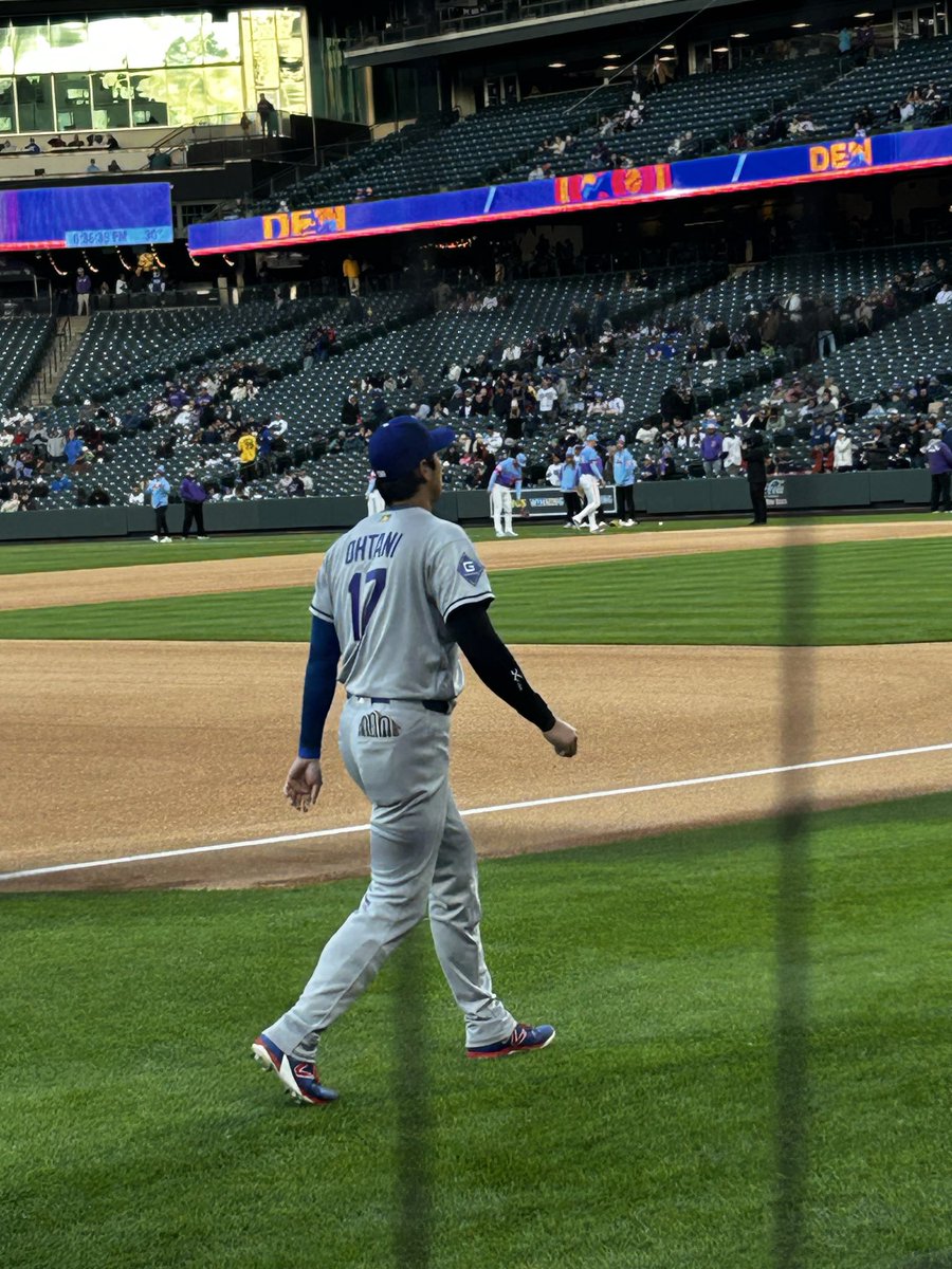PlaceAT5's tweet photo. The first is me driving from the airport to Golden at 12:30. The second is me at 6:30 in awe of the grounds crew while some random got in the way. https://t.co/qeoNhgzCHf