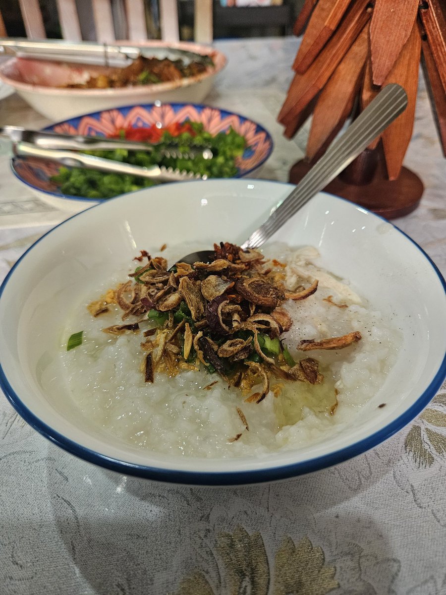 kishkun81's tweet photo. Bubur ayam ala mekdee. Resepi chenom https://t.co/D4om8XNoVn