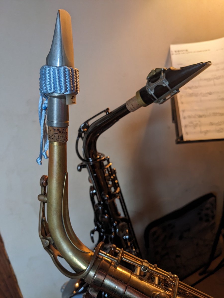 123chikako's tweet photo. 二本のアルト練🎷セッティングをトレードしてみてもなかなか良い。たまにこういう事すると、もっと合う組み合わせ有るんじゃないか？と思ってしまうが結果最初のに戻すことに(明日本番)。本当はブラックニッケル君、楽しく飽きないのだ。 https://t.co/6BrLCQVW9Y
