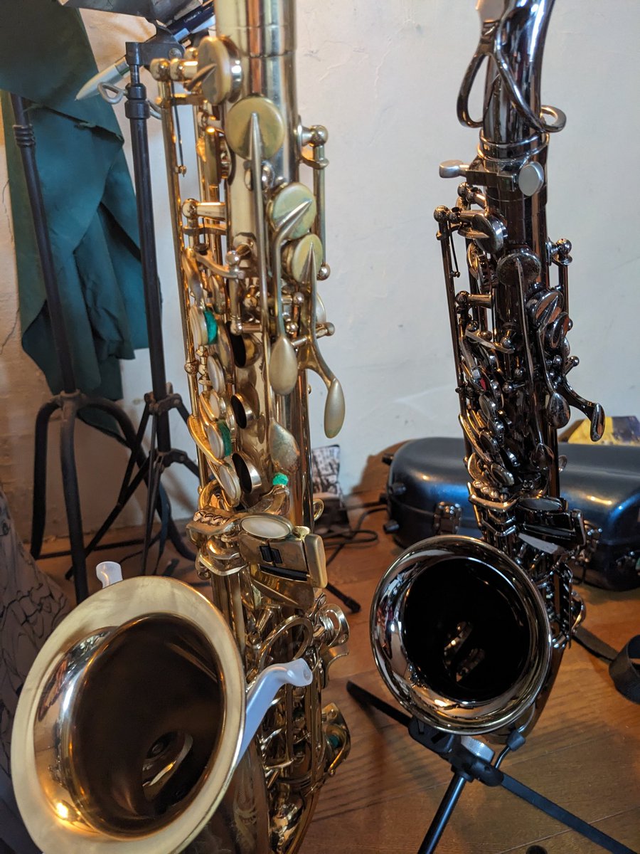 123chikako's tweet photo. 二本のアルト練🎷セッティングをトレードしてみてもなかなか良い。たまにこういう事すると、もっと合う組み合わせ有るんじゃないか？と思ってしまうが結果最初のに戻すことに(明日本番)。本当はブラックニッケル君、楽しく飽きないのだ。 https://t.co/6BrLCQVW9Y
