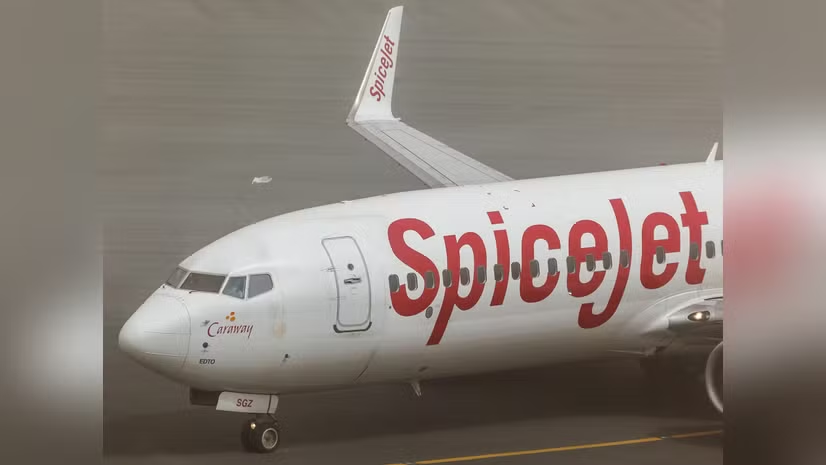 bsindia's tweet image. SpiceJet faces a deepening financial crisis, with delayed salaries and potential job cuts as the carrier seeks an urgent capital infusion to stay afloat.

Details: mybs.in/2g5QpB6

#SpiceJet #AviationSector #Airlines #JobCuts #Layoffs | @apexa_rai