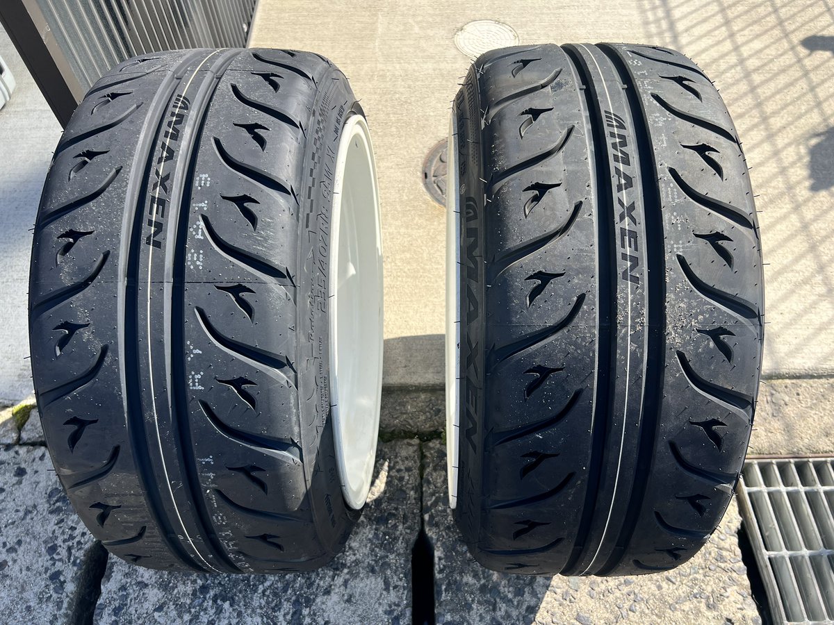 180SX_1111_'s tweet image. 今シーズン（または次回走行会）に向けて、初のマクセンタイヤ投入！🛞🔥
ドリフトで使うのがめちゃくちゃ楽しみ。
色々相談に乗っていただきありがとうございました！

どんな食いつきと煙が出るか…ワクワクが止まらない💨
ガンガン使い倒します！
 #drift #マクセンタイヤ #MAXRUN  
#中村屋