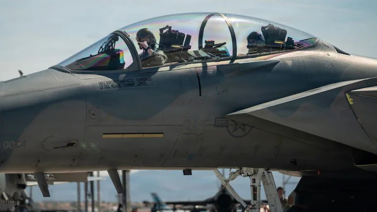 ndtv's tweet image. #InPics: Indian Air Force Chief Flies F-15 Fighter Jet During US Visit
ndtv.com/india-news/ind…