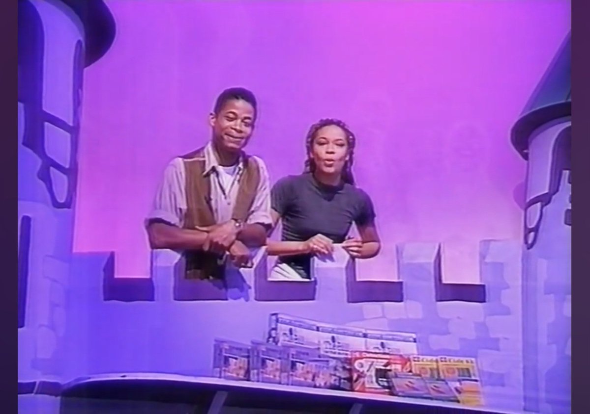 OffTheBill_'s tweet image. Note the three copies of the 'On The Rocks' Bill jigsaw puzzle under Clive and is co-presenter Carmen Ejogo towards the end of the episode 👀

#TheBill #OffTheBill #CliveWedderburn #SaturdayDisney