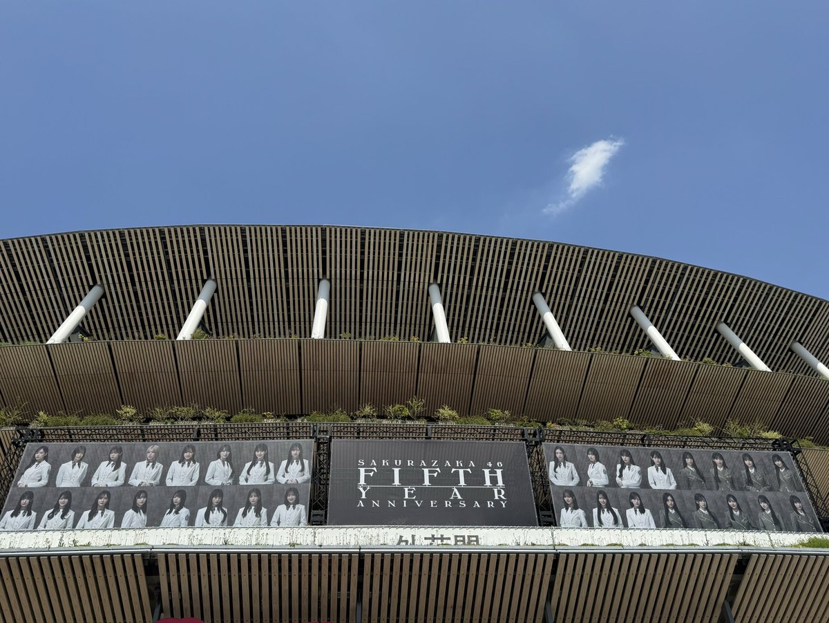 TK26865578's tweet image. 昨夜もbuddiesのお客様と夜な夜な語りました🌸

『ここしか一人で飲みに行ける場所はない。人見知りの自分がここまで自分をさらけ出せるのはここだけ。ここが僕のホームです。』

心が震えるほど嬉しかった。

屋根裏酒場として一人ひとりのお客様と握手するスタイル、続けます🤝
#buddies 
#札幌