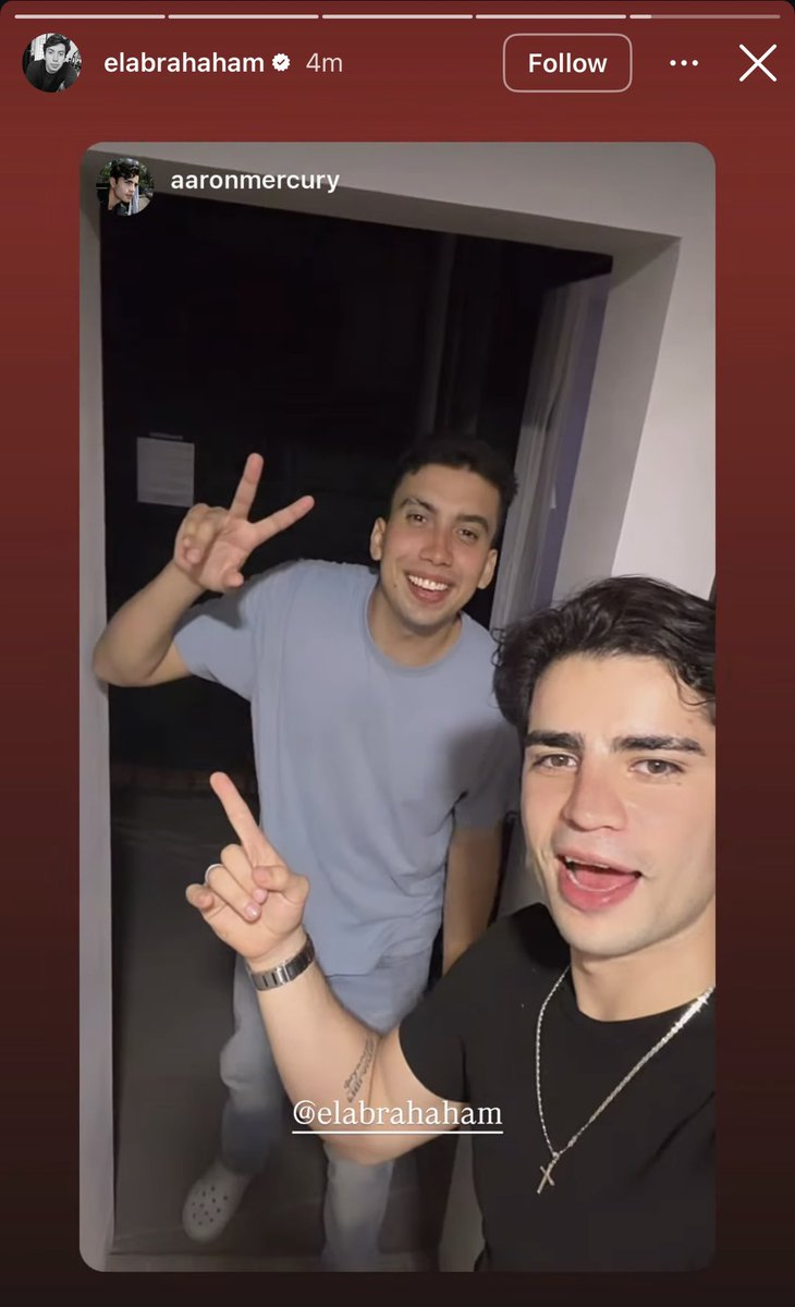 Aarón en su trip de trabajo y su M&amp;G

#AaronMercury #AaronEsSupernova