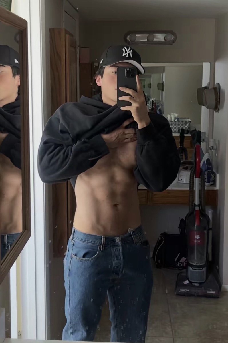 ChadsPrivate2's tweet photo. Get on your knees and serve me, dm me and be my piggy bank

#malefindom #findom https://t.co/cwcuU7L4XH