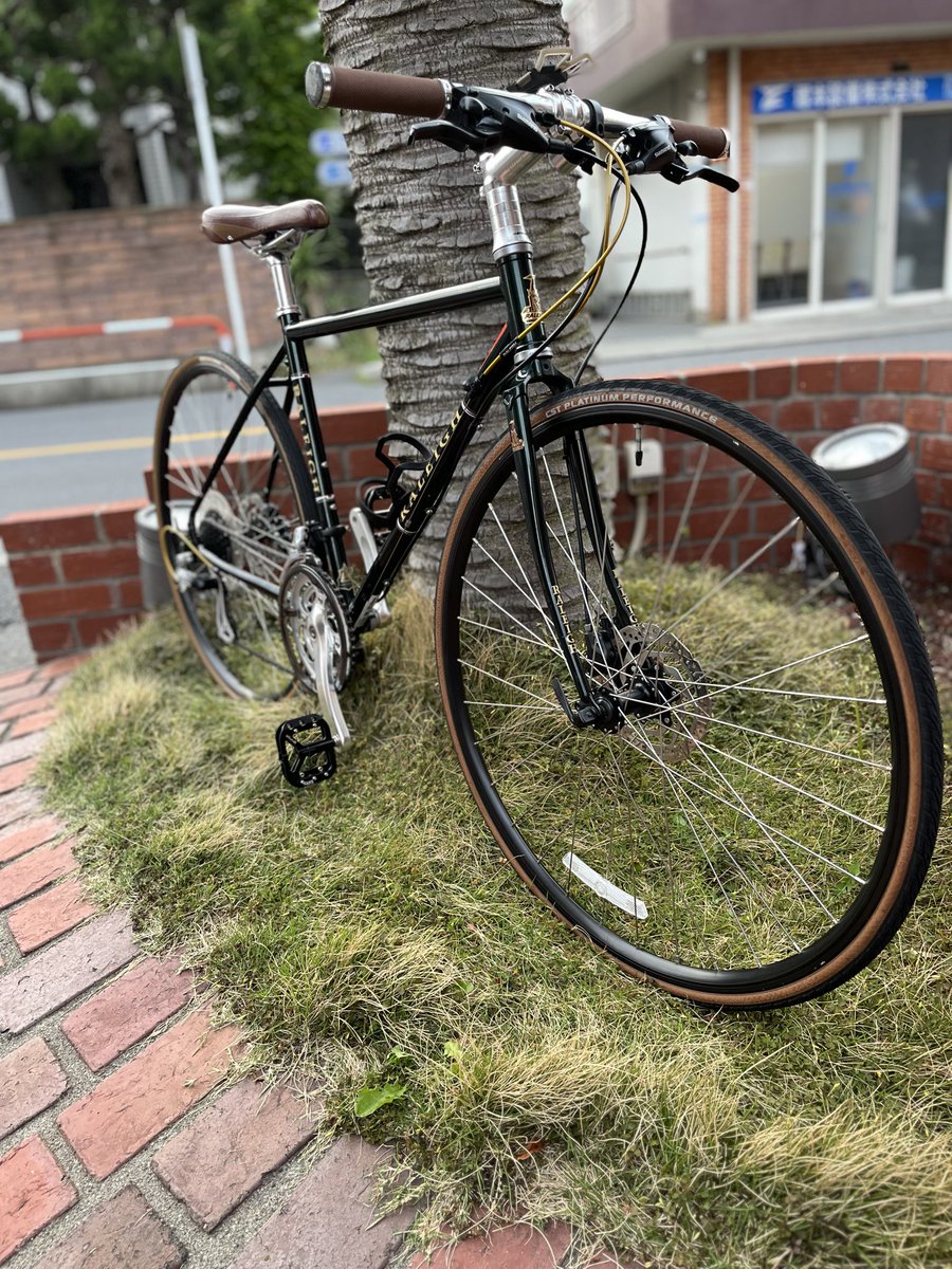 astbikes's tweet image. 1年点検の為リヤタイヤ交換＆シフトワイヤー交換、ブレーキパッド＆オイル交換を行いました。通学2年目また楽しんで下さいね。
#クロスバイク
#astbikes
#astforedt
#練馬板橋
#和光市秩父市
#マウンテンバイクショップ