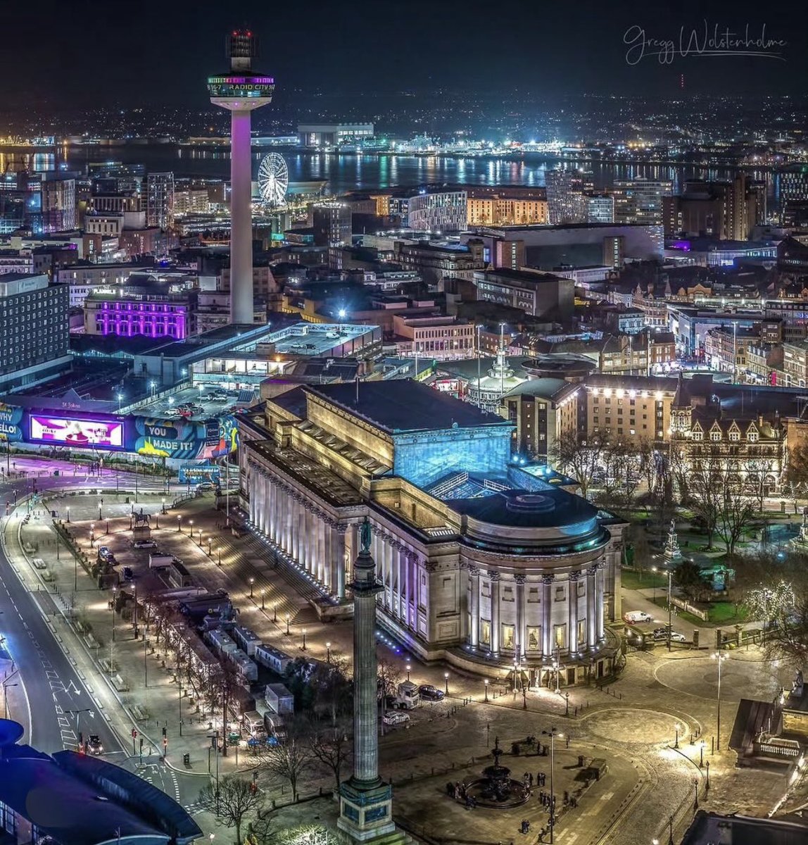 Ma_Egertons's tweet image. Wow @greggwolstenholme 🙌🏼 amazing capture 📸 

Nothing like a bit of city appreciation on a Saturday morning ✨ #Liverpool

Our neighbours looking especially good  @stgeorgeshall_liverpool 🏛️💫