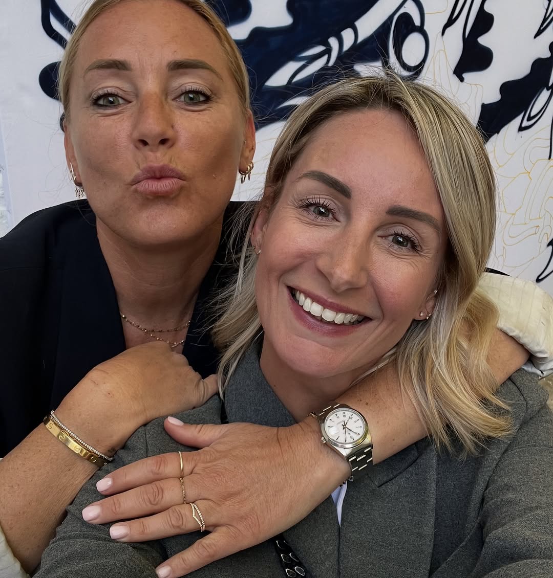 andrea_lopezz09's tweet image. That feeling when your friend is your absolute biggest cheerleader! 🤍 ✨
#FriendshipGoals  #GoodVibes  #SupportSystem #PositiveEnergy #BestFriend #WeekendVibes #Grateful #Cheers