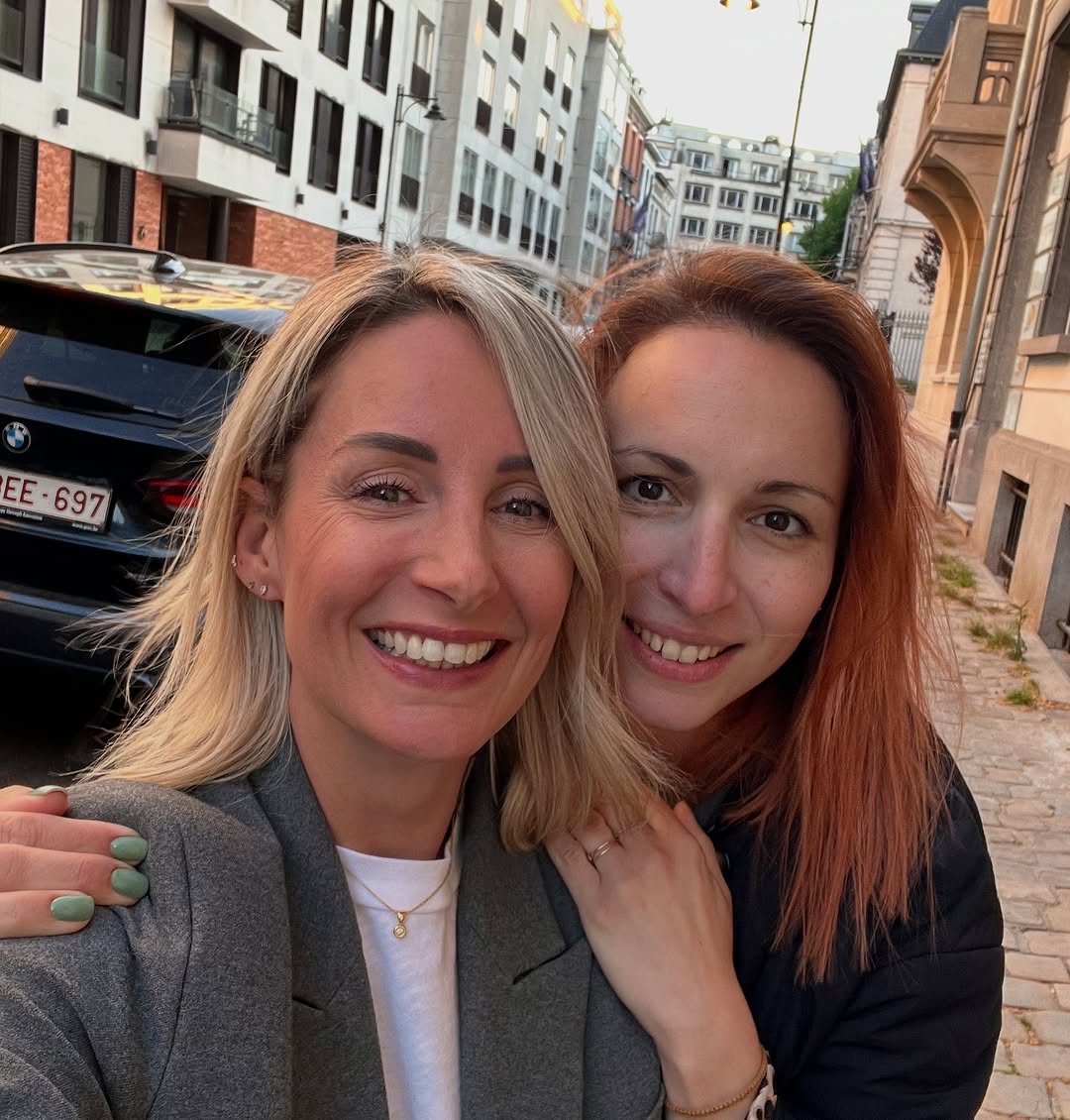 andrea_lopezz09's tweet image. That feeling when your friend is your absolute biggest cheerleader! 🤍 ✨
#FriendshipGoals  #GoodVibes  #SupportSystem #PositiveEnergy #BestFriend #WeekendVibes #Grateful #Cheers