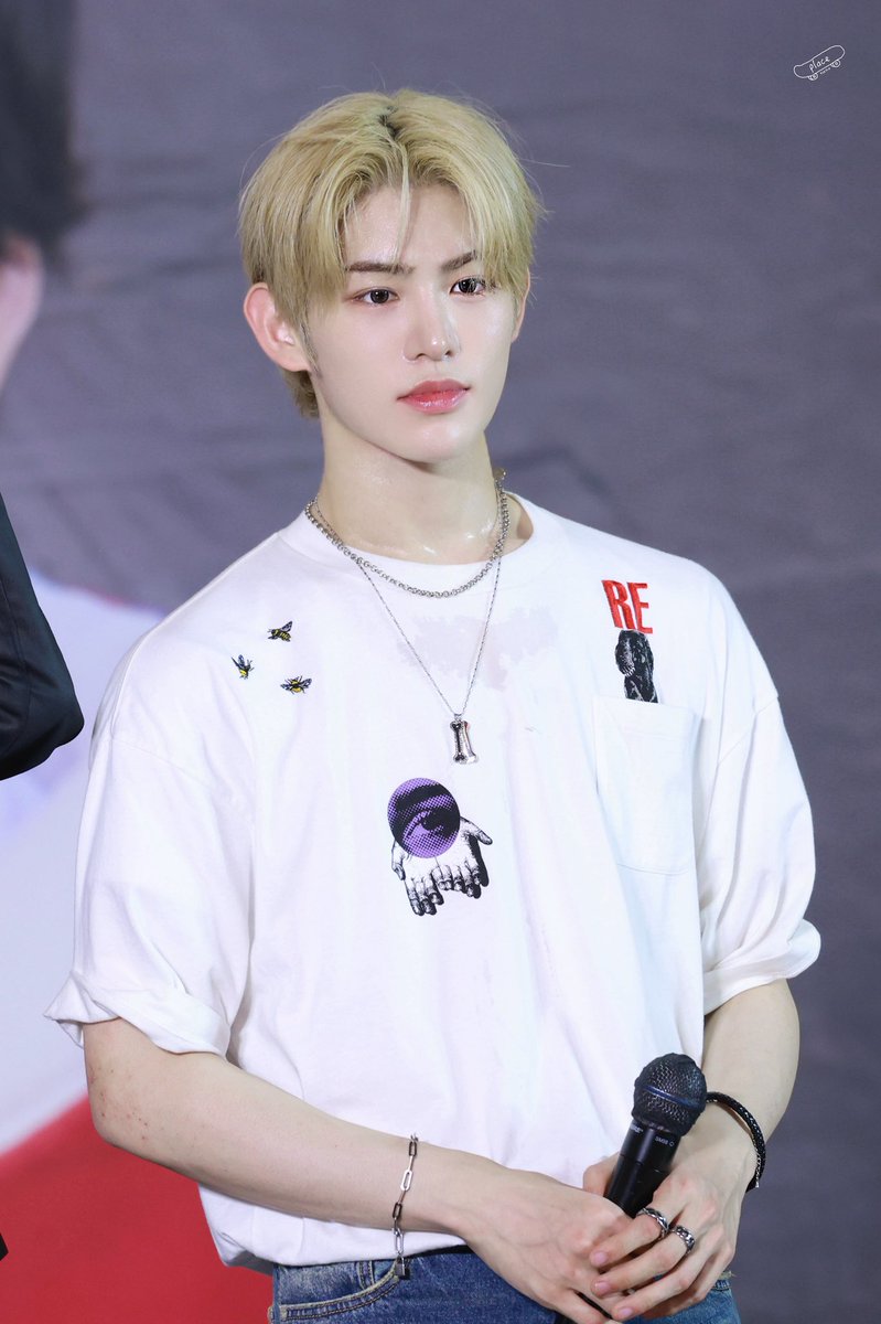 𝗽𝗹𝗮𝗰𝗲 tweet media