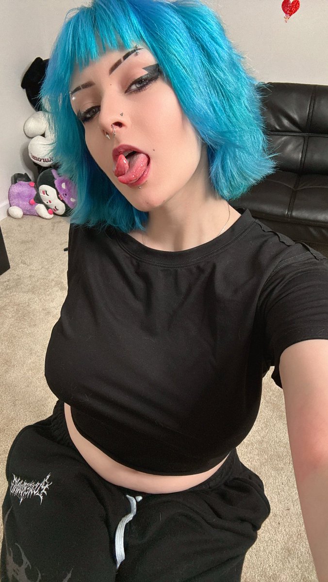 blueee :3 tweet media