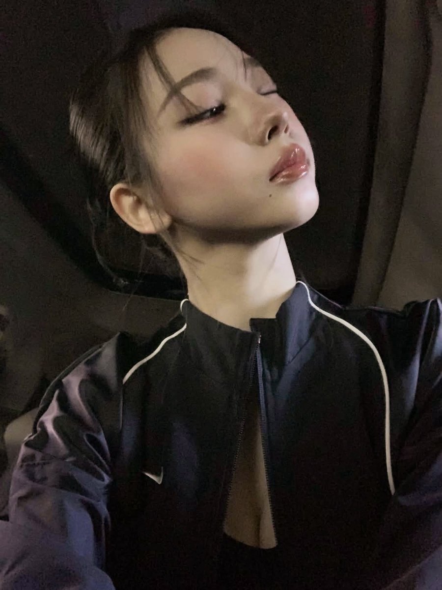 midnight mode activated with no warning slipped into a quiet 𝗔𝗙𝗧𝗘𝗥 𝗛𝗢𝗨𝗥𝗦 session &amp; honestly? the shadows did their thing.