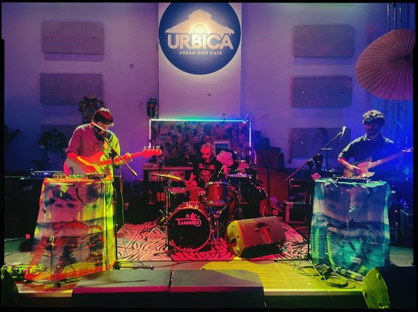 paoluccimarco's tweet image. #kathodik #music #interviews Intervista con gli ONDAKEIKI, a cura di Matteo Fiorelli: kathodik.org/2026/04/18/int… @42Records