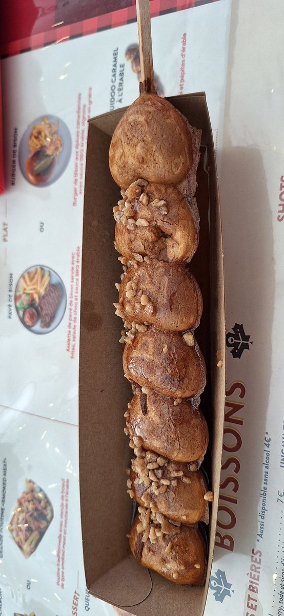 AurelienMiannay's tweet image. Repas en amoureux sur thème Canada/Quebec
Viande de bison (en pavé et dans un burger), sauce barbecue au sirop d'érable 🍁 et en dessert, pancakes en stick au sirop d'érable, avec cocktail gin, sirop d'érable et cranberrys.
C'était une folie furieuse! 😋❤️

#Canada #Québec