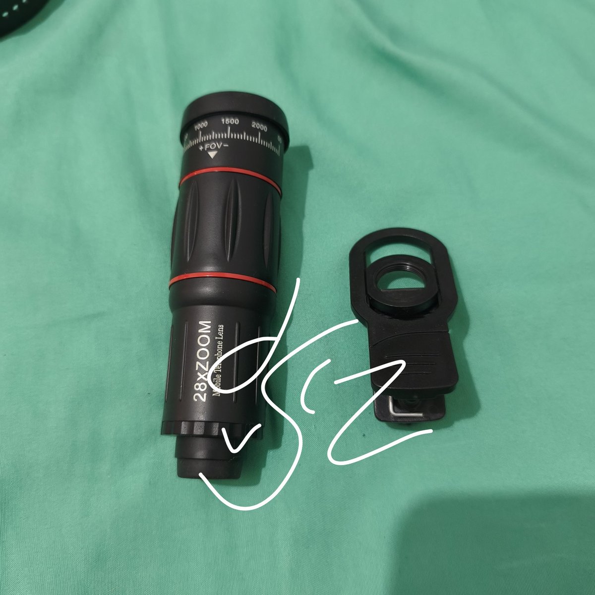 wts telezoom ada yang minat ga ya,, bisa 28x (kalau ga salah aku cek lagi dulu) jual 200k include semua di foto + pouch. bisa cod venue/gosend day 1 onlyy