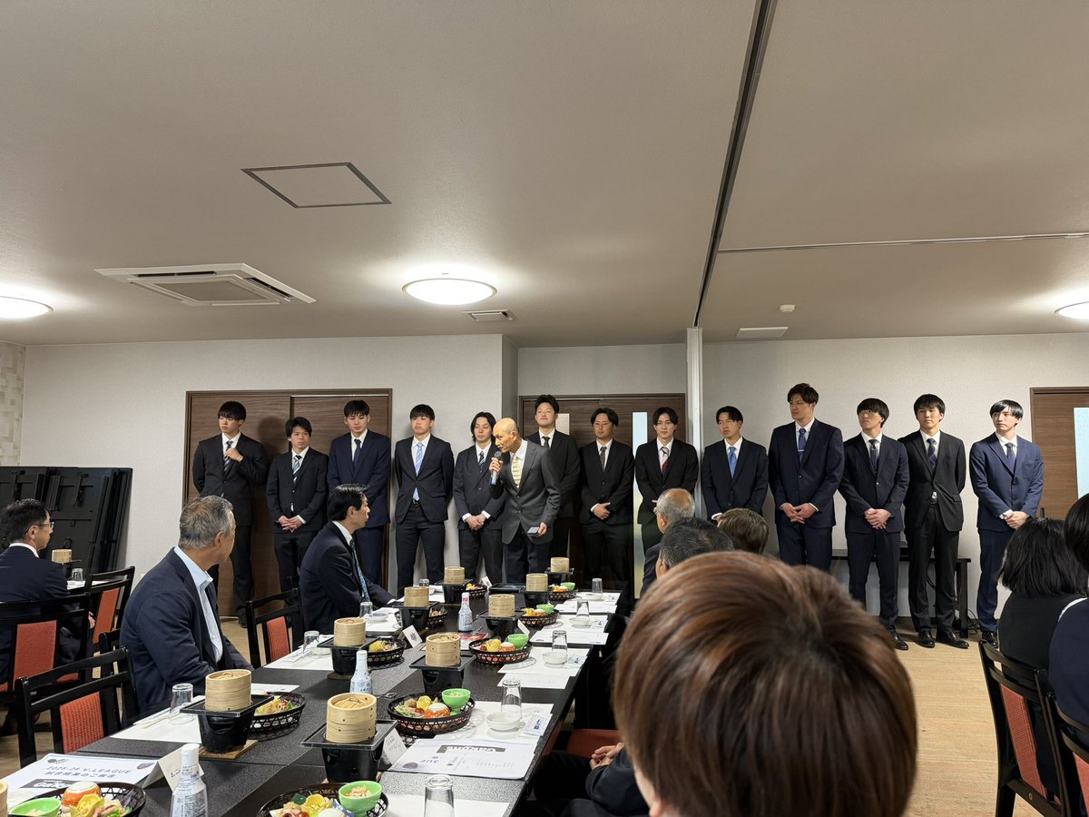 ガロンズ報告会参加🏐
これで2年目。
ようやくスポンサーとして
いろんなところを
冷静に見させていただいて
改めて素敵な部分を
たくさん見つけることができました🙇‍♂️
