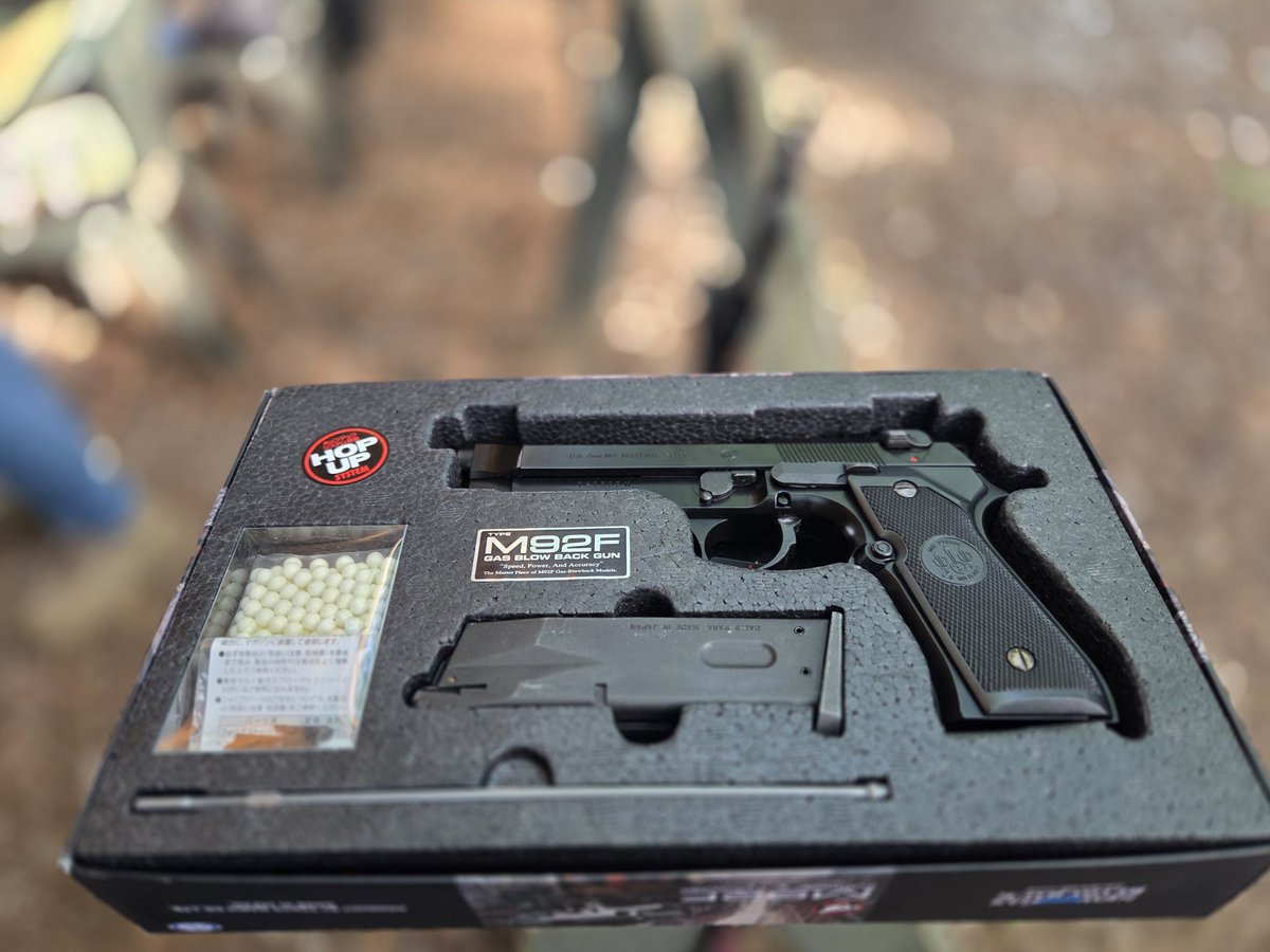 Lina09168145809's tweet image. サバゲーを始めて3年！最初は付いて行くのが精一杯で、1人でポツンとしてる事も多かったけど…
今日みたいに色々な人と話して、皆でご飯食べて、しまいにはバッチ&amp;amp;Beretta modello 92貰って、いつの間にかすっごく楽しんでました♪貰った物は、一生大切に使います！！！
#battle #サバゲー