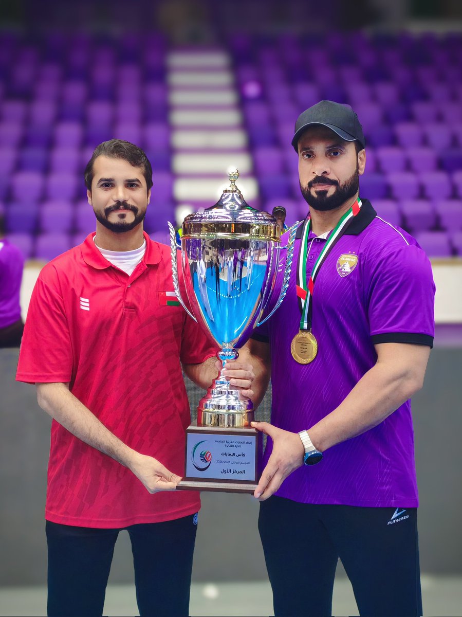 shakboot93's tweet photo. المدرب الوطني جمال المعمري يواصل كتابة التاريخ في الكرة الطائرة 🏐
لم يكتفِ بإنجازاته المحلية مع ناديي السيب والسلام والمنتخبات الوطنية، بل امتد عطاؤه خارجياً ليحقق إنجازاً غير مسبوق، كأول مدرب عُماني وأول مدرب خليجي يتوّج بلقب كأس الإمارات للكرة الطائرة مع نادي العين 🇦🇪🏆 https://t.co/Uo3gqzlhNw