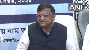 dainikshamtak's tweet photo. West Bengal: Live surveillance on 80,000 booths, 4-person entry warned
#WestBengalElections #ECI #ElectionSurveillance #LiveMonitoring #RePollRules #EVMSecurity #DainikShamTak
Full Article Below 👇
https://t.co/M6DnJ2xT2v https://t.co/ERuHsywSur