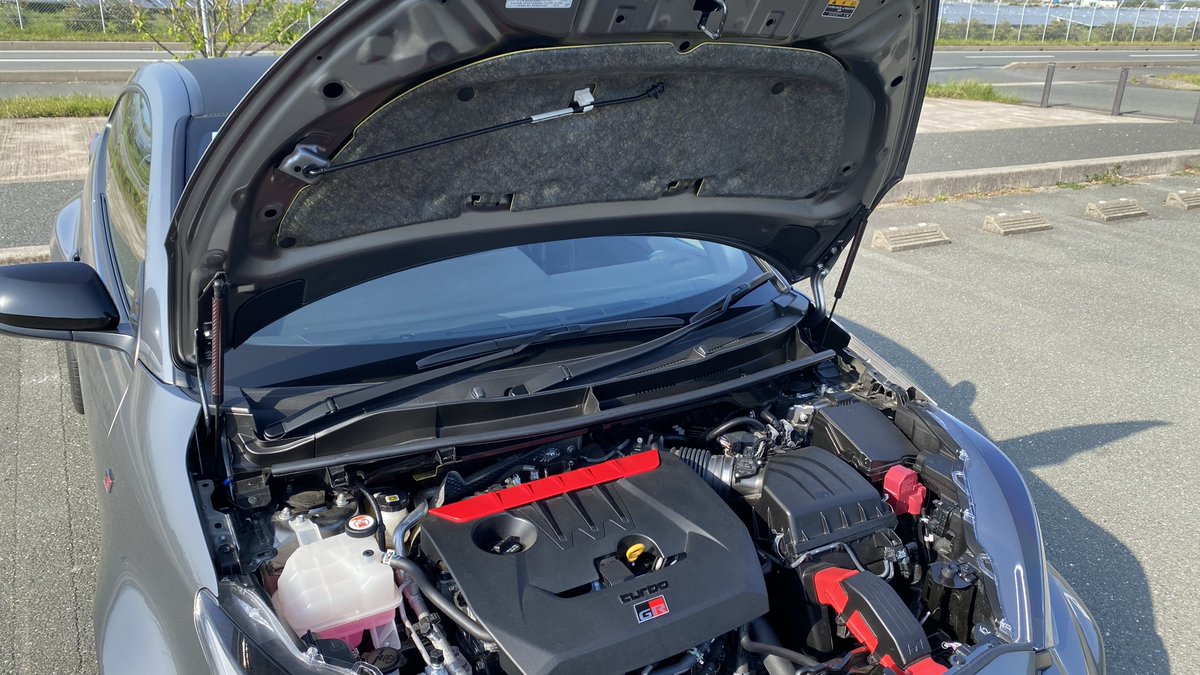 ike_tmgk's tweet photo. BLITZ ENGINE HOOD DAMPER
ちょっと憧れてたフードダンパーを装着。
元の角度より少し広く開くし、GRヤリスの迷路のようなつっかえ棒から解放。 https://t.co/rvqeOpuNlV
