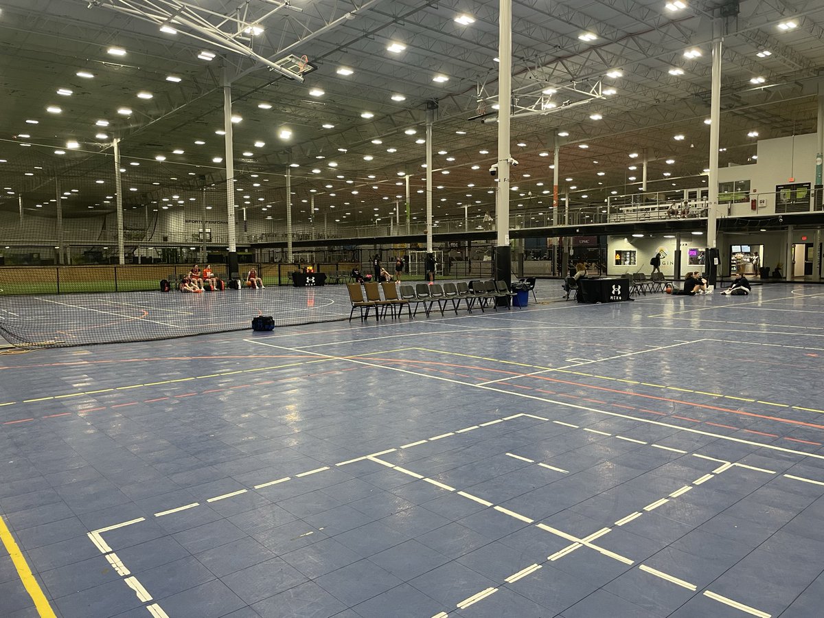 CoachDeSalvo's tweet image. At it early! First one in @SelectEventsBB 

Looking for some future @salvewbb @SalveSeahawks #SEIZE #GOOD