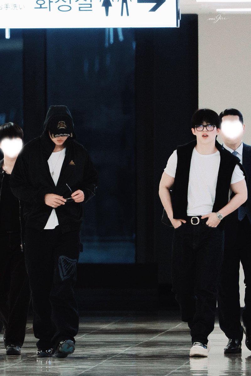 cheolovingyu's tweet photo. 260418 Gyucheol Departure to Japan 🐶🍒)

#SEVENTEEN #세븐틴
#SCOUPS #MINGYU #Gyucheol 
#밍쿱 #珉澈 #민규 #에스쿱스 https://t.co/0n34cZ4lMR