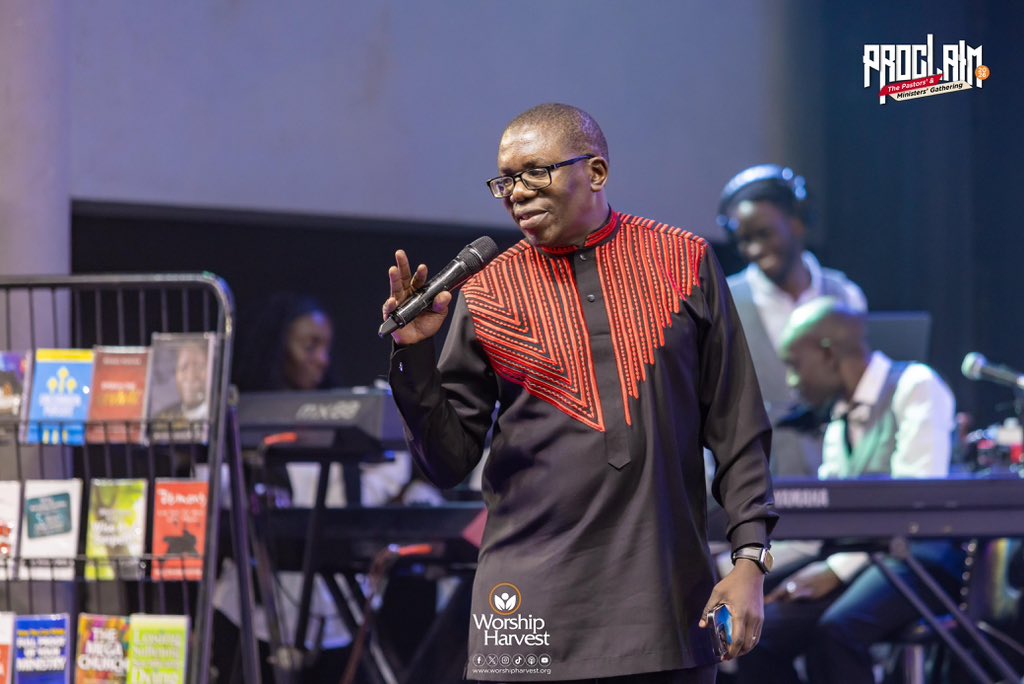 queenantonete's tweet photo. Your investment reveals your current results. Your wardrobe is large, your book shelf is small. Ref 2 Timothy 4:12-13 @mosesmukisa

#Proclaim26
#WorshipHarvestAt20 https://t.co/iajWUvdXO6