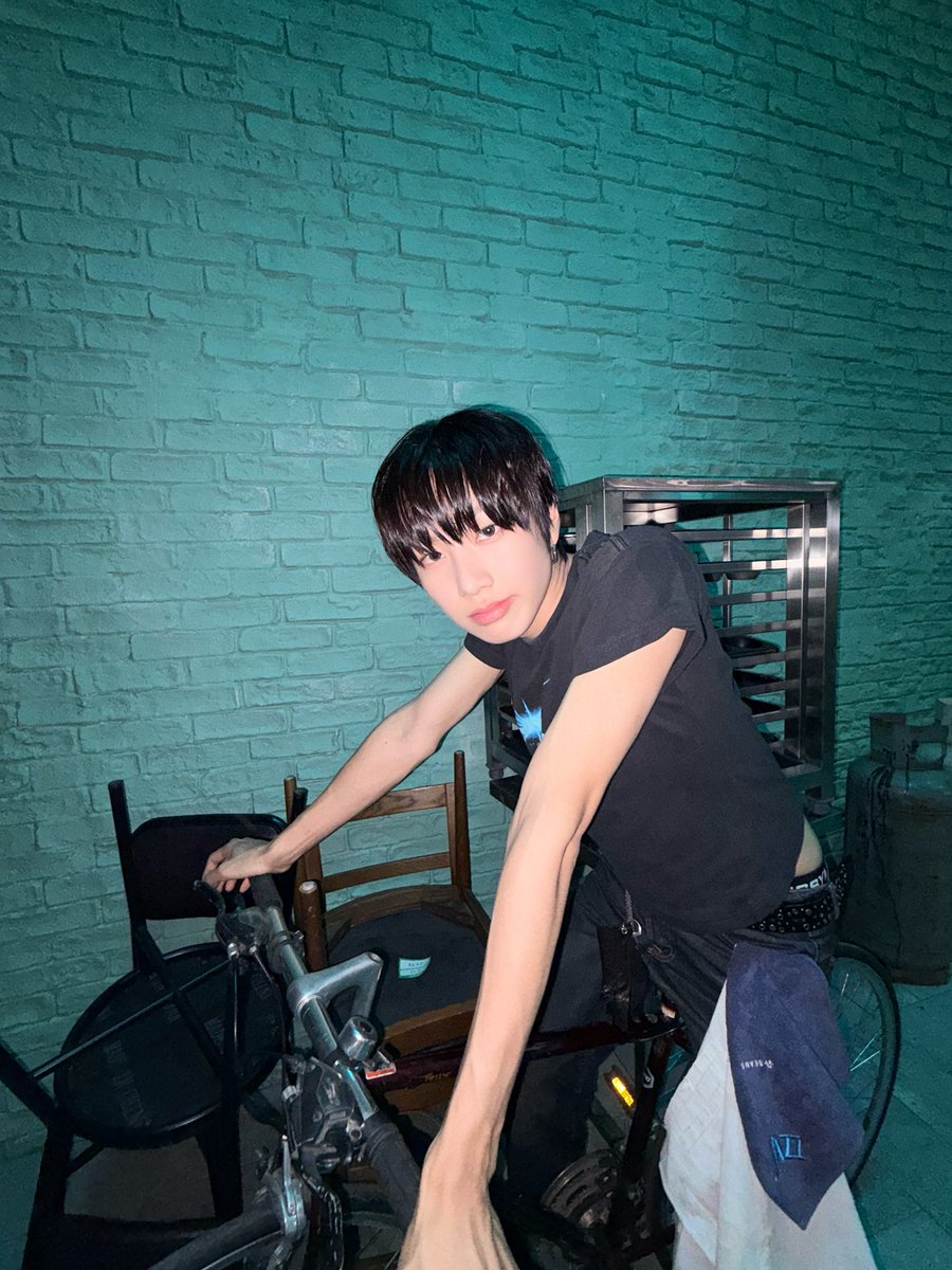 냥담이 tweet media