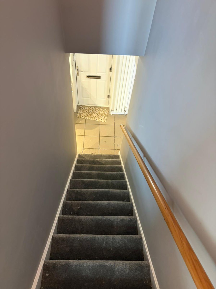 BlacklockCarpet's tweet image. Here we have a full house from the #Nottingham area, with brand new #Carpets throughout, from the Bedrooms to the Stairs/Landing.
We installed the EveryRoom Eastbourne Luxury in the colour Steel - A durable and easy to maintain flooring, perfect for the family home. 🏠 
#Beeston