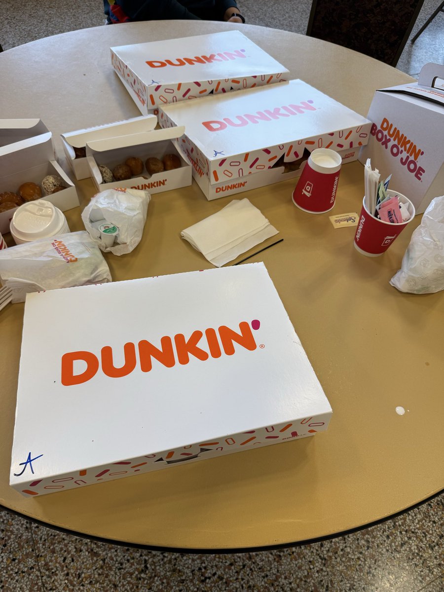 Breakfast of Champions! Thank you <a href="/dunkindonuts/">Dunkin'</a> Thank you <a href="/AnthonyMunozHOF/">Anthony Muñoz</a> &amp; <a href="/MunozFoundation/">Anthony Muñoz Foundation</a> for coffee &amp; Donuts!