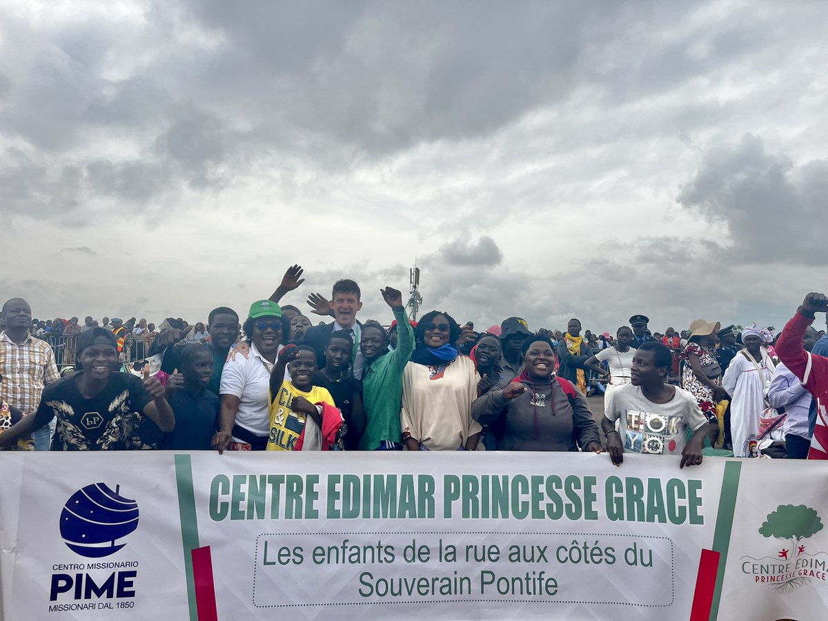 Mon coup de cœur : Mireille qui depuis plus de vingt ans sort les enfants abandonnés de la rue de Yaoundé, elle m’a confié de pas pouvoir avoir d’enfant mais que « le seigneur lui en a offert des milliers ! » vive le centre Edimar Princesse Grace !