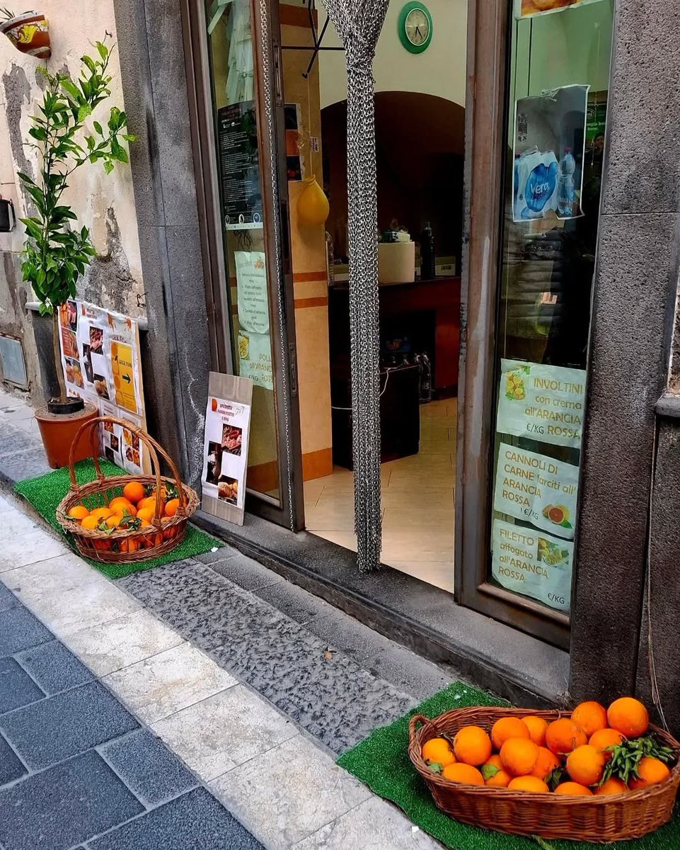 Tra le pendici dell’Etna, torna uno degli appuntamenti più attesi: la 𝗦𝗮𝗴𝗿𝗮 𝗱𝗲𝗹𝗹’𝗔𝗿𝗮𝗻𝗰𝗶𝗮 𝗥𝗼𝘀𝘀𝗮 𝗱𝗶 𝗦𝗶𝗰𝗶𝗹𝗶𝗮 𝗜𝗚𝗣 🍊

𝗗𝗮𝗹 𝟮𝟰 𝗮𝗹 𝟮𝟲 𝗮𝗽𝗿𝗶𝗹𝗲 𝟮𝟬𝟮𝟲,  a 𝗖𝗲𝗻𝘁𝘂𝗿𝗶𝗽𝗲📍

📸lasiciliadifra

#visitsicilyinfo #centuripe