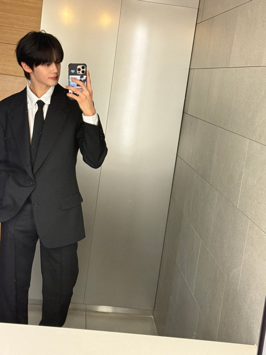 𝐜𝐥𝐨𝐯𝐞𝐫 tweet media