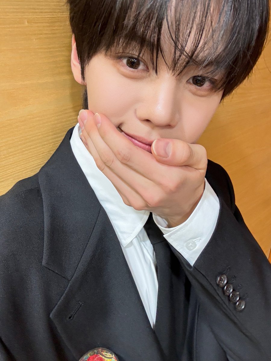 𝐜𝐥𝐨𝐯𝐞𝐫 tweet media