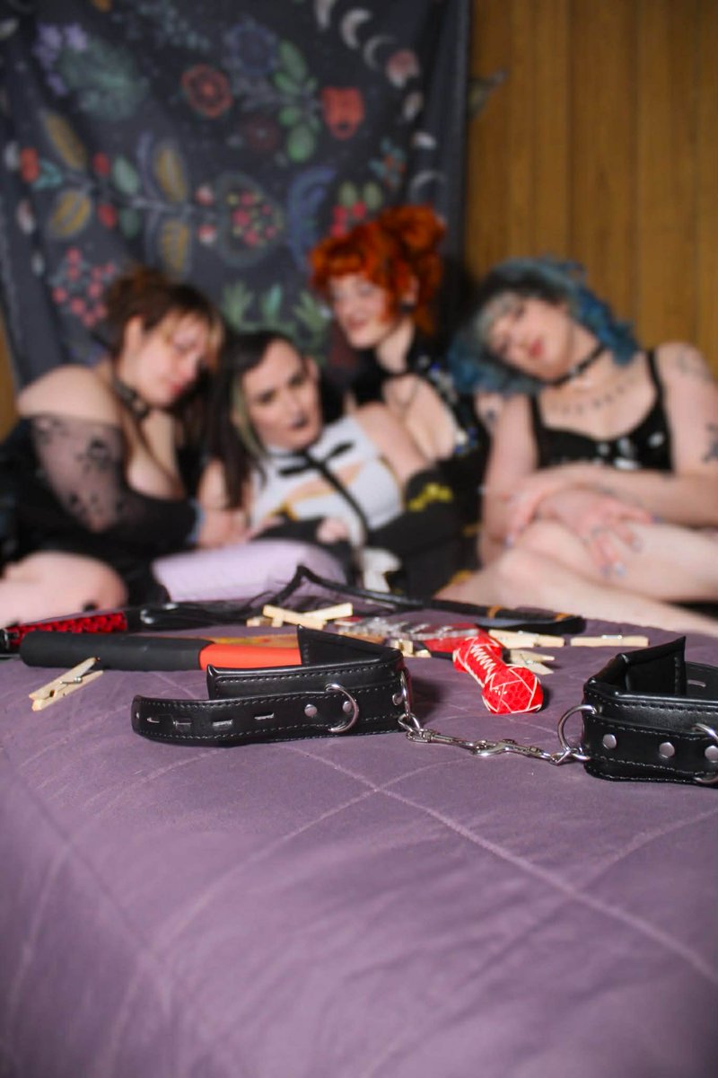 Choose your weapon. ❤️🖤
<a href="/deityOFcbt/">Goddess Vex</a> <a href="/Emberann4/">𝓔𝓶𝓫𝓮𝓻 𝓐𝓷𝓷 😈</a>