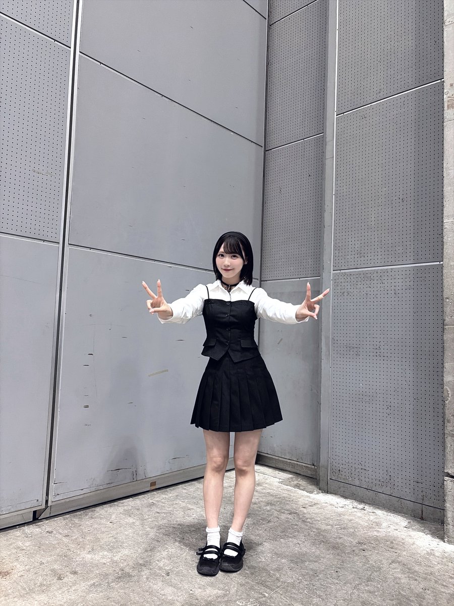 ske48_yuka's tweet photo. 一目惚れしたお洋服でみんなに会えて
とっても幸せだったよ🖤明日も会おうね🖤
#SKE48 #サンダルだぜ https://t.co/Wdlag6jHjT