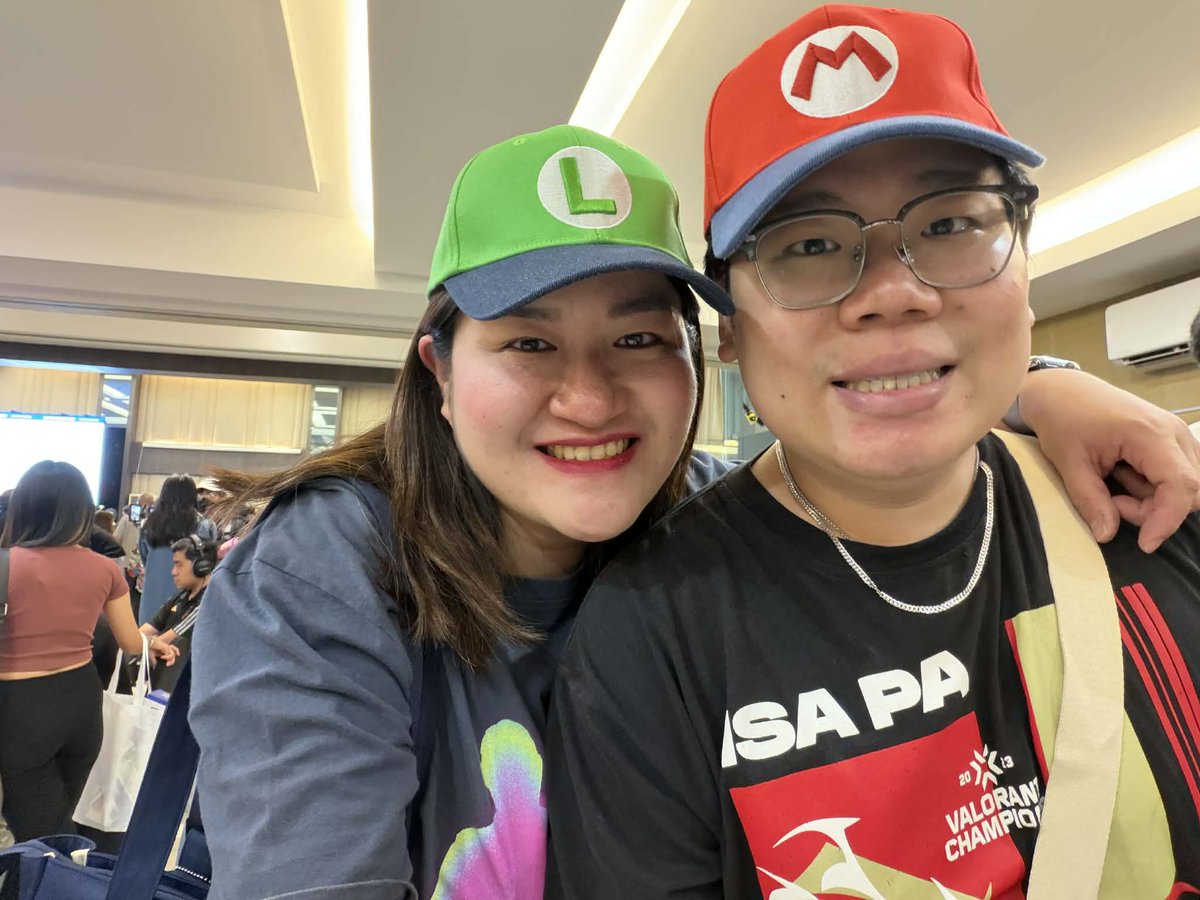 captpanduh's tweet photo. Me and Qianmei were at #GGcon by @rotoboxph.
Had fun at the different booths and tried out different audio gear, mice and keyboards. Even tried the #VALORANT booth! https://t.co/R6hHl8iuCG