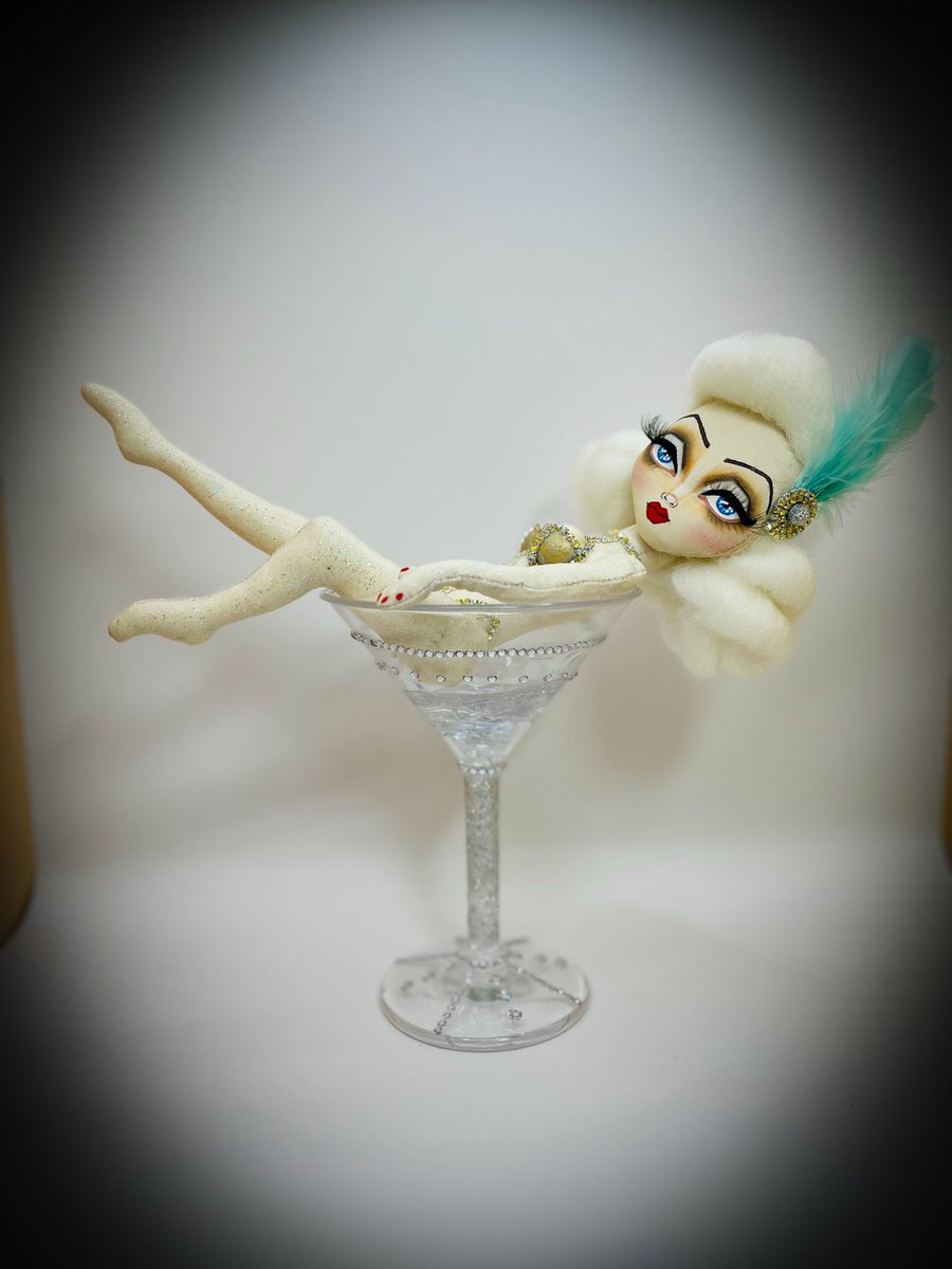 DamnatoDolls's tweet image. Handmade art dolls available in my Etsy shop damnatodolls.etsy.com
#burlesque #showgirl #oldhollywoodglam #etsy #vintagehollywood