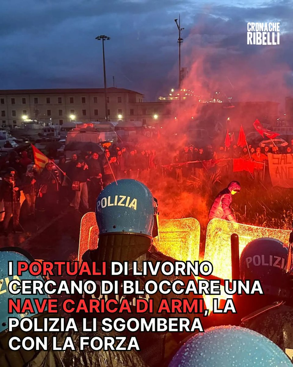 sandrinorusso74's tweet photo. Manifestanti e sindacati hanno tentato stamattina di bloccare al porto di Livorno la nave Freeberg, carica di armi provenienti da Camp Darby. Il presidio è stato sgomberato con la forza dalle autorità, permettendo il transito del carico. #StopArmi https://t.co/SwVsUI4usb