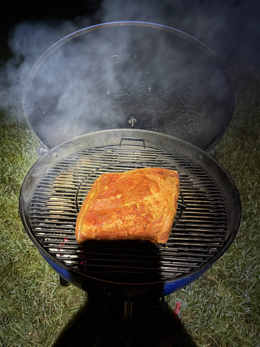 SaltyHamAnt's tweet photo. It’s been a busy morning so far but things are progressing nicely! @WeberGrills #WeberKettle #PulledPork #LowandSlow https://t.co/wk1eBXFdzL