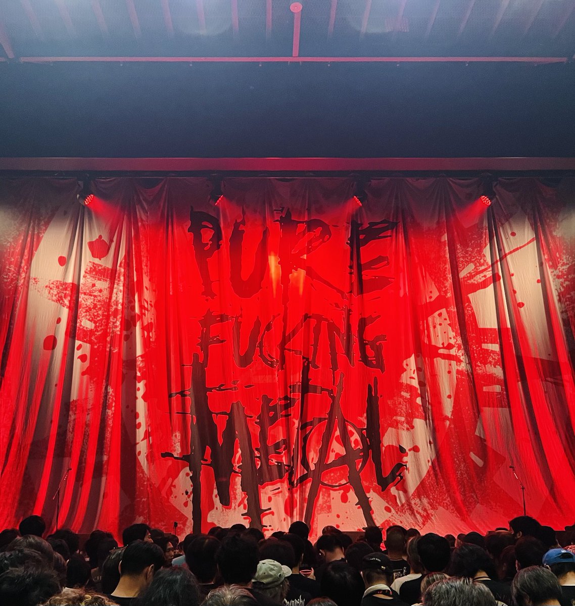 Aval_Okr's tweet photo. Fuck’n Metal🤘🏻 #ArchEnemy #ToyosuPit https://t.co/RnJXjtcuGt