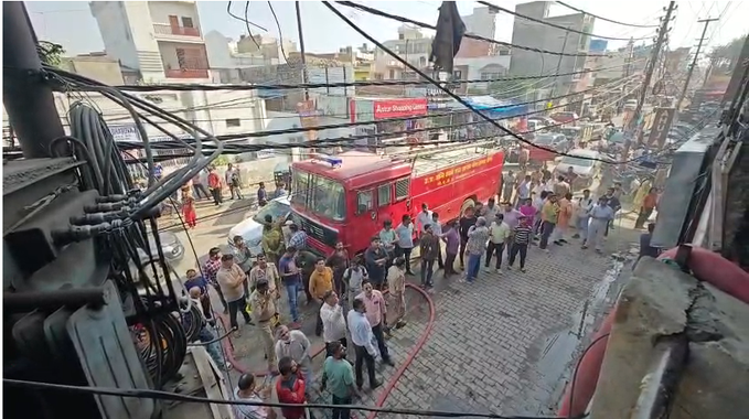 मेरठ  ➡कॉम्प्लेक्स में बनी दुकान में लगी आग  📷दुकान में रखा लाखों का सामान जला 📷ब्रह्मपुरी थाना क्षेत्र का है मामला  #Meerut #FireAccident #UttarPradesh

<a href="/fireserviceup/">Fire & Emergency Services Uttar Pradesh Police</a>
