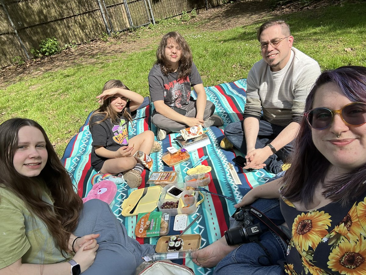 Jupiter_Hadley's tweet image. Little picnic today for Lunch! (It’s Robin’s birthday weekend) #outside #sunshine #picnic